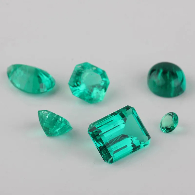 โคลอมเบียสีเขียว Hydrothermal Emerald Loose Lab Grown Gemstone