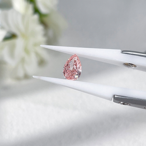 Pear Cut Vivid Pink Lab Grown Diamond พร้อมใบรับรอง IGI