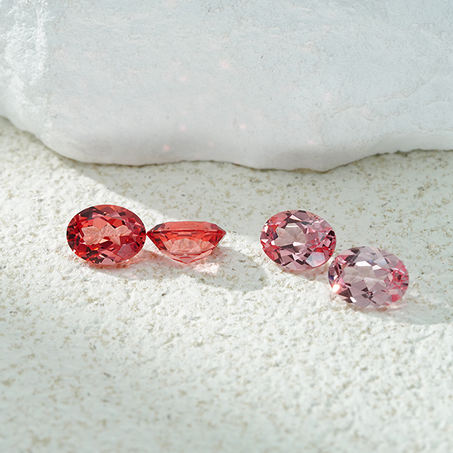 รูปไข่ตัดสีชมพู Padparadscha สี Loose Lab Grown Gemstones