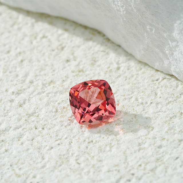 Cushion Cut สีชมพูเข้ม Padparadscha Color Lab Grown Gemstones