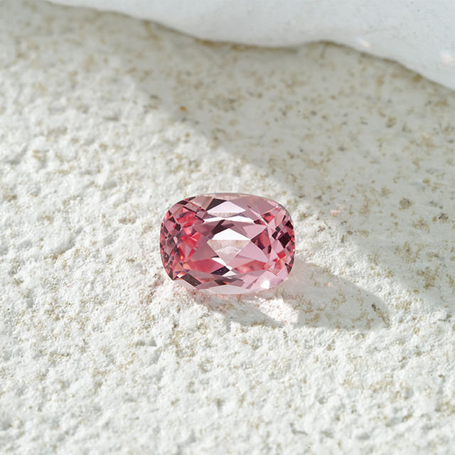 เบาะยาวตัดสีชมพู Padparadscha Color Lab Grown Gemstones