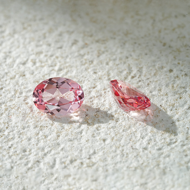 รูปไข่ตัดสีชมพู Padparadscha สี Loose Lab Grown Gemstones