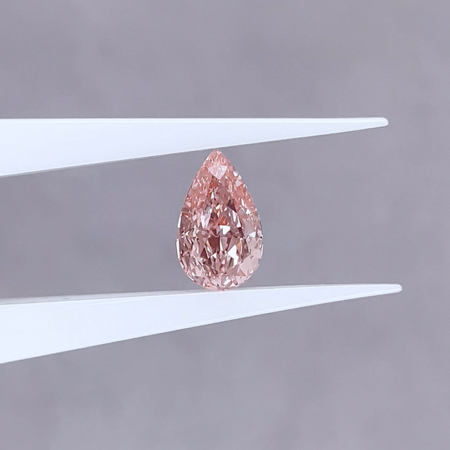 Vivid Pink Pear Cut VVS Lab Grown Diamond พร้อม IGI